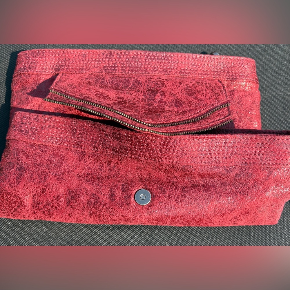 Matt & Nat red foldable clutch Bag with long chain /straps - Picture 5 of 14